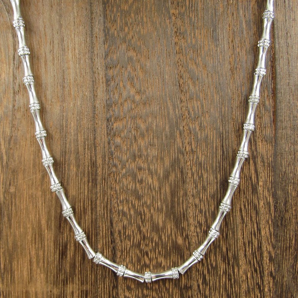 17" Silver Tone Simple Design Necklace Vintage
